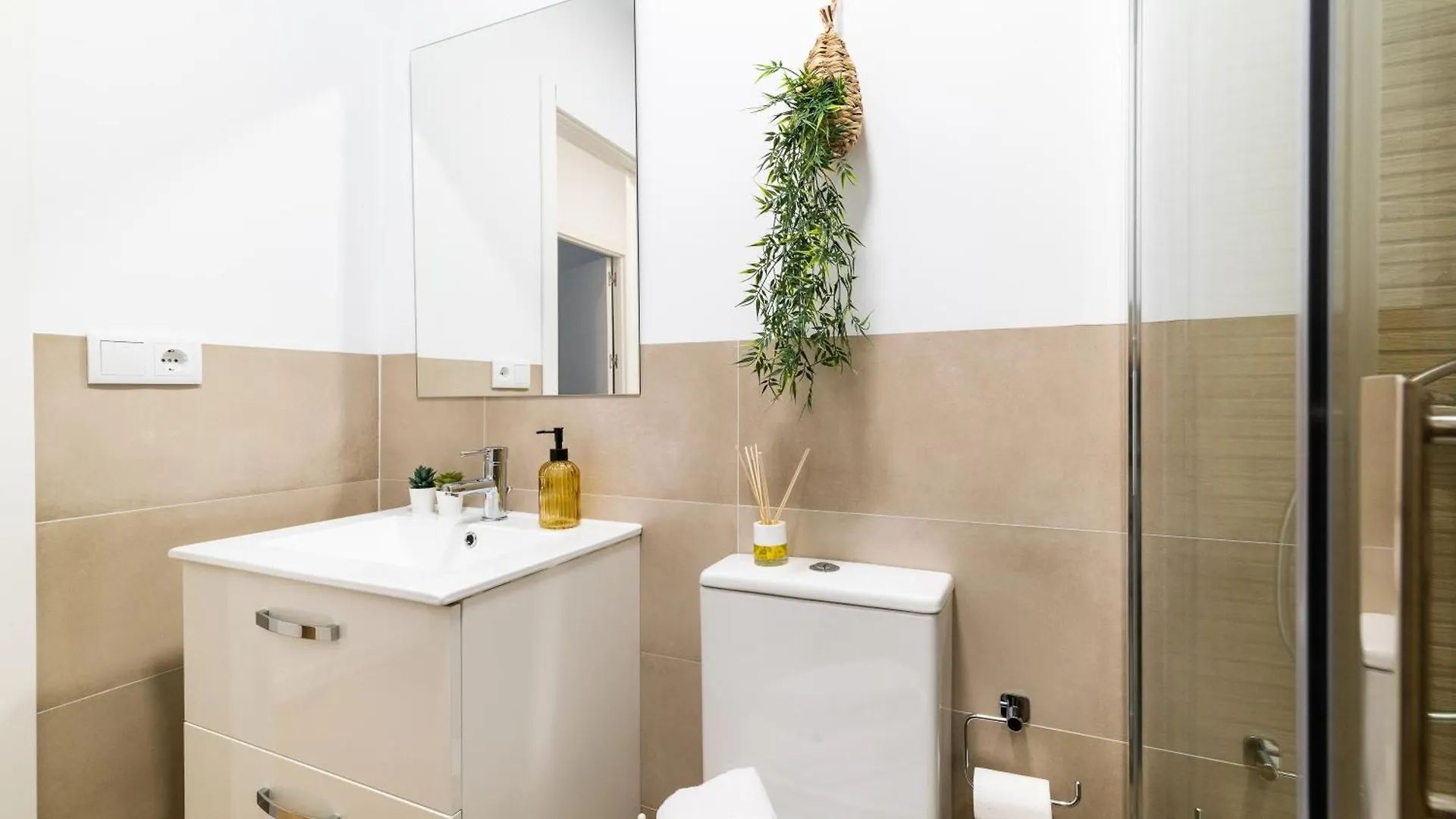 Centro Y Confort: Junto A Corte Ingles Apartment Granada Spain